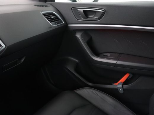 Seat Ateca 1.5 TSI FR Intense | Leder | Trekhaak | Stoelverwarming | Adaptive cruise | Standkachel | Camera ... ActivLease financial lease