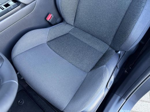 Toyota C-HR 1.8 Hybrid 140 Active tot 10 jaar Fabrieksgarantie | Apple Carplay Android Auto ActivLease financial lease