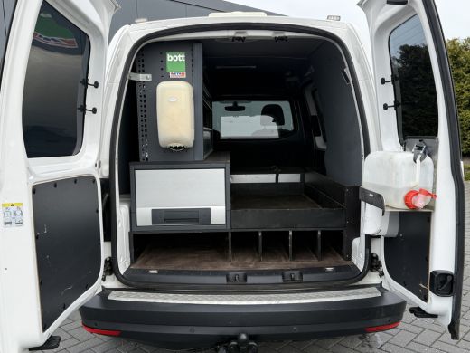 Volkswagen Caddy 2.0 TDI 4-MOTION E6 / L2H1 / MAXI / 4x4 / 1e EIG. / AIRCO / CRUISE / TREKHAAK / INRICHTING 220V ActivLease financial lease