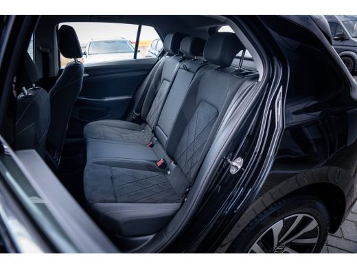 Volkswagen Golf 1.4 eHybrid Style | Achteruitrijcamera | Comfortstoel(en) | Cruise control adaptief met Stop&Go e... ActivLease financial lease