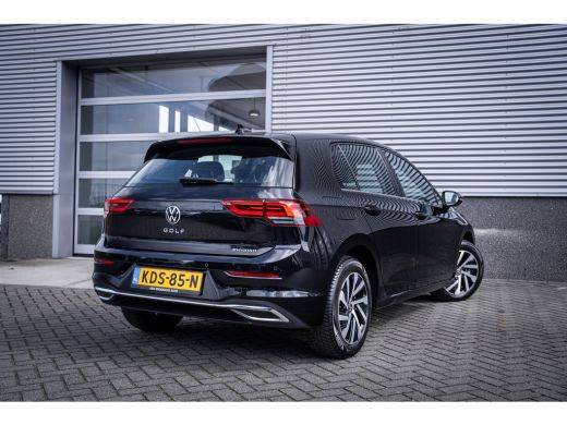 Volkswagen Golf 1.4 eHybrid Style | Achteruitrijcamera | Comfortstoel(en) | Cruise control adaptief met Stop&Go e... ActivLease financial lease