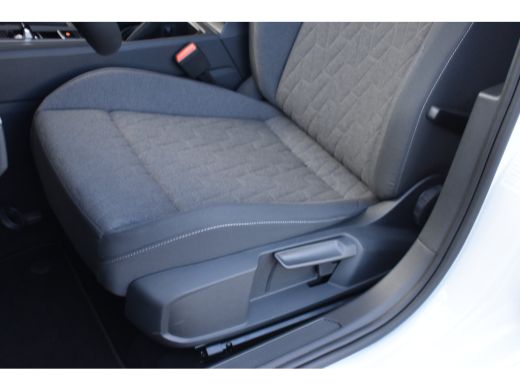 Volkswagen Golf 1.5 eHybrid 204PK DSG-6 Life Edition | TREKHAAK | STOEL + STUURVERW. | 18 INCH | NAVIGATIE | APP ... ActivLease financial lease