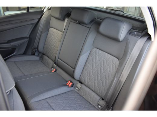 Volkswagen Golf 1.5 eHybrid 204PK DSG-6 Life Edition | TREKHAAK | STOEL + STUURVERW. | 18 INCH | NAVIGATIE | APP ... ActivLease financial lease