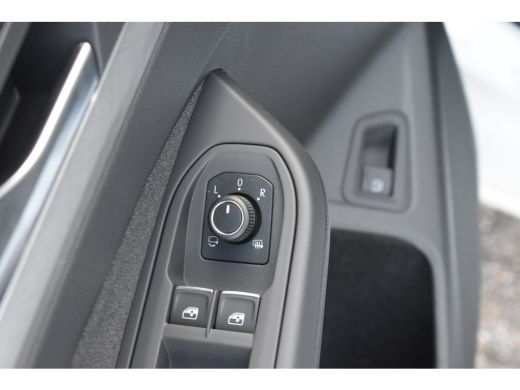 Volkswagen Golf 1.5 eHybrid 204PK DSG-6 Life Edition | TREKHAAK | STOEL + STUURVERW. | 18 INCH | NAVIGATIE | APP ... ActivLease financial lease