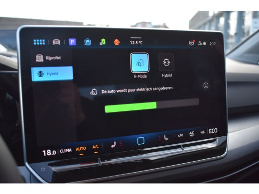 Volkswagen Golf 1.5 eHybrid 204PK DSG-6 Life Edition | TREKHAAK | STOEL + STUURVERW. | 18 INCH | NAVIGATIE | APP ... ActivLease financial lease