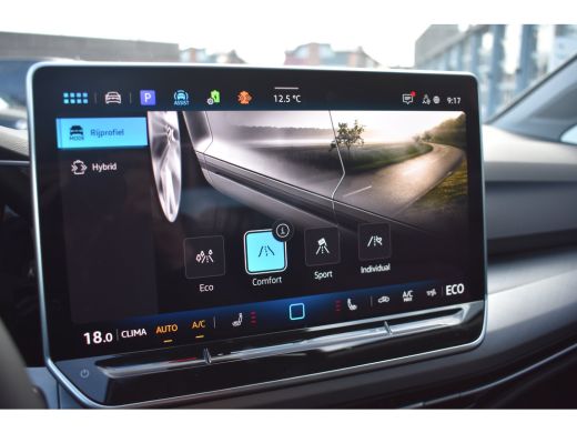 Volkswagen Golf 1.5 eHybrid 204PK DSG-6 Life Edition | TREKHAAK | STOEL + STUURVERW. | 18 INCH | NAVIGATIE | APP ... ActivLease financial lease