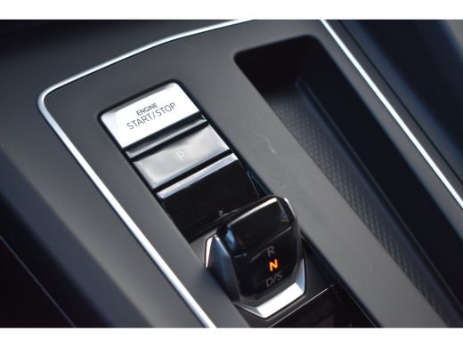 Volkswagen Golf 1.5 eHybrid 204PK DSG-6 Life Edition | TREKHAAK | STOEL + STUURVERW. | 18 INCH | NAVIGATIE | APP ... ActivLease financial lease