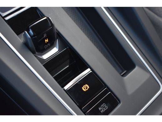 Volkswagen Golf 1.5 eHybrid 204PK DSG-6 Life Edition | TREKHAAK | STOEL + STUURVERW. | 18 INCH | NAVIGATIE | APP ... ActivLease financial lease