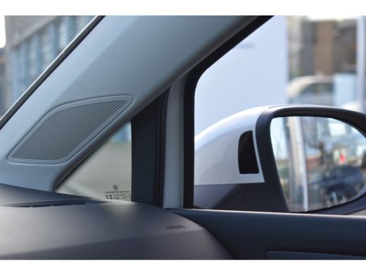 Volkswagen Golf 1.5 eHybrid 204PK DSG-6 Life Edition | TREKHAAK | STOEL + STUURVERW. | 18 INCH | NAVIGATIE | APP ... ActivLease financial lease