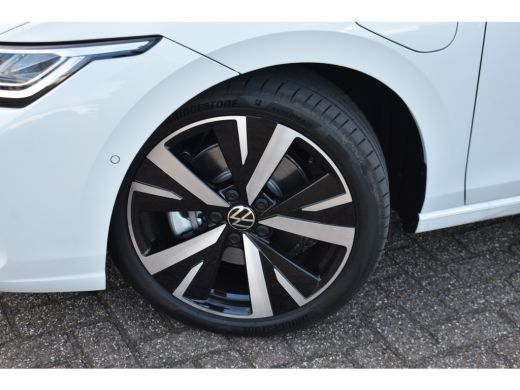 Volkswagen Golf 1.5 eHybrid 204PK DSG-6 Life Edition | TREKHAAK | STOEL + STUURVERW. | 18 INCH | NAVIGATIE | APP ... ActivLease financial lease
