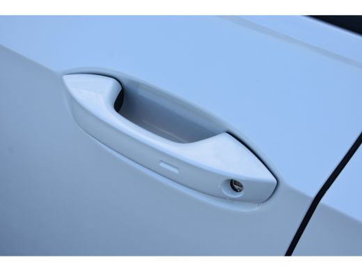 Volkswagen Golf 1.5 eHybrid 204PK DSG-6 Life Edition | TREKHAAK | STOEL + STUURVERW. | 18 INCH | NAVIGATIE | APP ... ActivLease financial lease