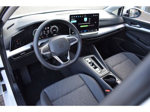 Volkswagen Golf 1.5 eHybrid 204PK DSG-6 Life Edition | TREKHAAK | STOEL + STUURVERW. | 18 INCH | NAVIGATIE | APP ... ActivLease financial lease
