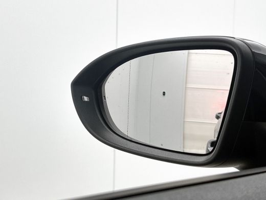 Volkswagen ID.3 Pro 62KWh Comfort / Navigatie / Pdc.V+A / Airco-ecc./ Xenon / Radio multimedia / Apk 08-2026 ActivLease financial lease