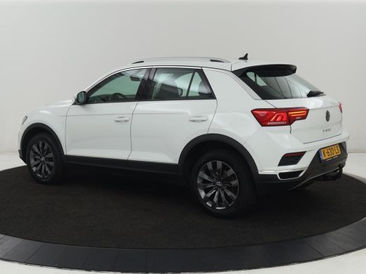 Volkswagen T-Roc 1.0 TSI Style Business | Trekhaak | Camera | Adaptive cruise | Carplay | Navigatie | Side Assist ... ActivLease financial lease