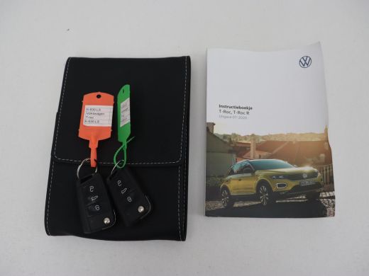 Volkswagen T-Roc 1.0 TSI Style Business | Trekhaak | Camera | Adaptive cruise | Carplay | Navigatie | Side Assist ... ActivLease financial lease