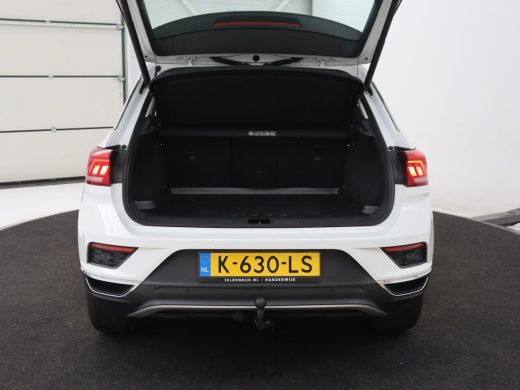 Volkswagen T-Roc 1.0 TSI Style Business | Trekhaak | Camera | Adaptive cruise | Carplay | Navigatie | Side Assist ... ActivLease financial lease