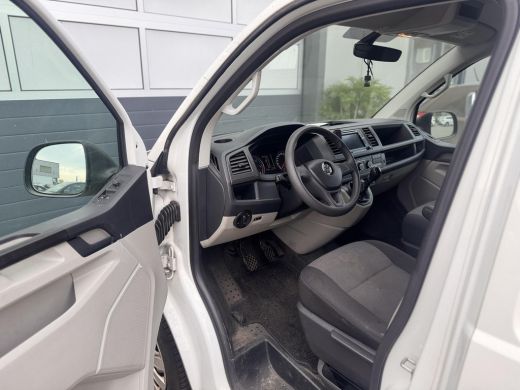 Volkswagen Transporter 2.0 TDI L1H1 Highline / EURO 6 / AIRCO /NAVI / ActivLease financial lease