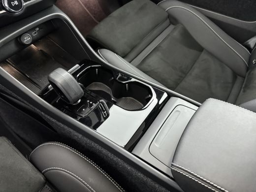 Volvo  C40 Recharge Twin Intro Edition 78 kWh | 19" Allseason | Leder/Nubuck | Getint Glas | 360 Camera | Ha... ActivLease financial lease