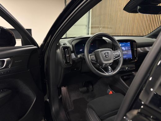 Volvo  EX40 Single Motor Extended Range Ultra Black Ed. 82 kWh | 100% SoH | Trekhaak | Schuifdak | 360&deg; Camer... ActivLease financial lease