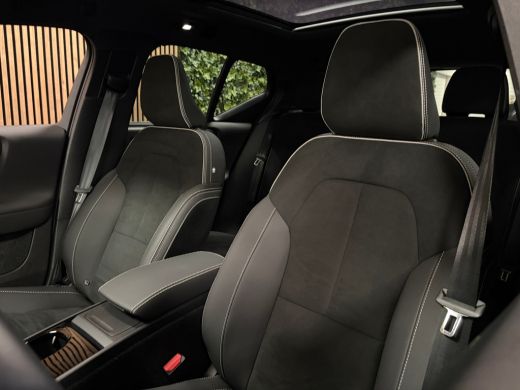 Volvo  EX40 Single Motor Extended Range Ultra Black Ed. 82 kWh | 100% SoH | Trekhaak | Schuifdak | 360&deg; Camer... ActivLease financial lease