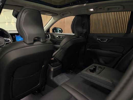 Volvo  V60 T6 AWD Recharge Ultra Dark | Trekhaak | 360&deg; Camera | Schuifdak | Head-Up Display | Harman Kardon... ActivLease financial lease