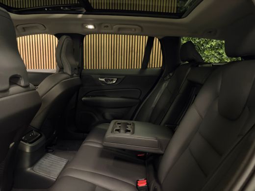 Volvo  V60 T6 AWD Recharge Ultra Dark | Trekhaak | 360&deg; Camera | Schuifdak | Head-Up Display | Harman Kardon... ActivLease financial lease