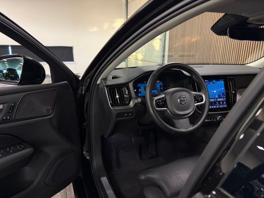 Volvo  V60 T6 AWD Recharge Ultra Dark | Trekhaak | 360&deg; Camera | Schuifdak | Head-Up Display | Harman Kardon... ActivLease financial lease