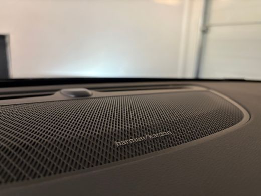 Volvo  V60 T6 AWD Recharge Ultra Dark | Trekhaak | 360&deg; Camera | Schuifdak | Head-Up Display | Harman Kardon... ActivLease financial lease