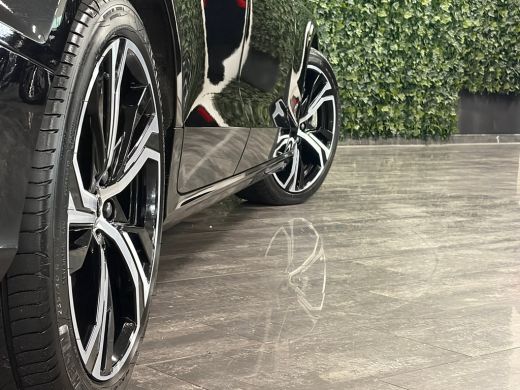 Volvo  V60 T6 AWD Recharge Ultra Dark | Trekhaak | 360&deg; Camera | Schuifdak | Head-Up Display | Harman Kardon... ActivLease financial lease