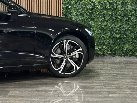 Volvo  V60 T6 AWD Recharge Ultra Dark | Trekhaak | 360&deg; Camera | Schuifdak | Head-Up Display | Harman Kardon... ActivLease financial lease