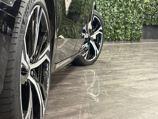 Volvo  V60 T6 AWD Recharge Ultra Dark | Trekhaak | 360&deg; Camera | Schuifdak | Head-Up Display | Harman Kardon... ActivLease financial lease