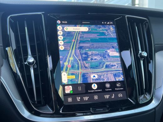 Volvo  V60 T8 R Recharge AWD Ultra Dark | Flash Green | Polestar Optimalisatie | Heico | Panoramadak | 20 in... ActivLease financial lease