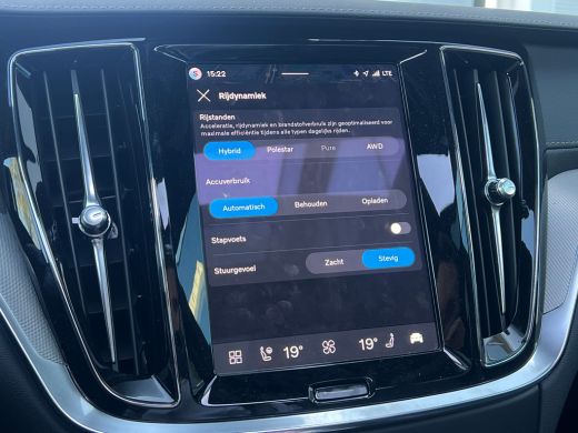 Volvo  V60 T8 R Recharge AWD Ultra Dark | Flash Green | Polestar Optimalisatie | Heico | Panoramadak | 20 in... ActivLease financial lease