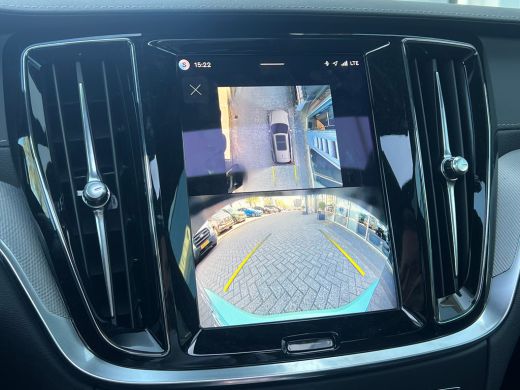 Volvo  V60 T8 R Recharge AWD Ultra Dark | Flash Green | Polestar Optimalisatie | Heico | Panoramadak | 20 in... ActivLease financial lease