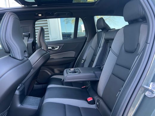 Volvo  V60 T8 R Recharge AWD Ultra Dark | Flash Green | Polestar Optimalisatie | Heico | Panoramadak | 20 in... ActivLease financial lease