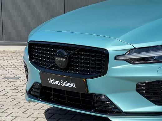 Volvo  V60 T8 R Recharge AWD Ultra Dark | Flash Green | Polestar Optimalisatie | Heico | Panoramadak | 20 in... ActivLease financial lease