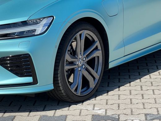 Volvo  V60 T8 R Recharge AWD Ultra Dark | Flash Green | Polestar Optimalisatie | Heico | Panoramadak | 20 in... ActivLease financial lease