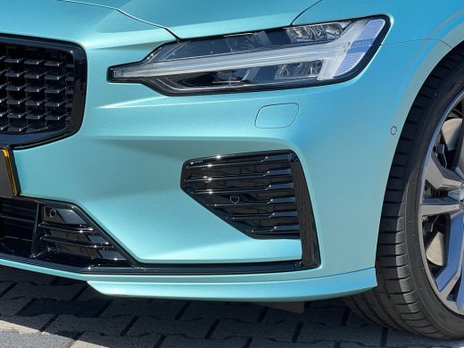 Volvo  V60 T8 R Recharge AWD Ultra Dark | Flash Green | Polestar Optimalisatie | Heico | Panoramadak | 20 in... ActivLease financial lease