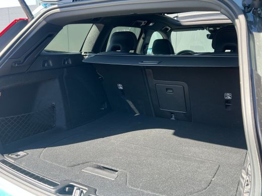 Volvo  V60 T8 R Recharge AWD Ultra Dark | Flash Green | Polestar Optimalisatie | Heico | Panoramadak | 20 in... ActivLease financial lease