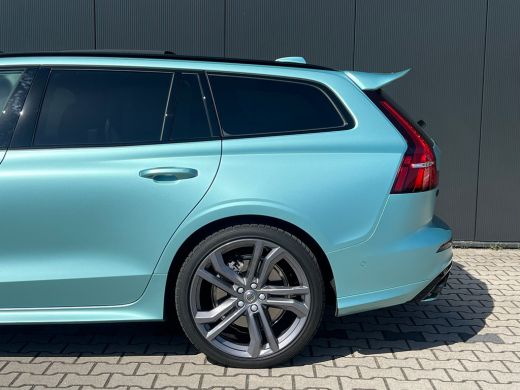 Volvo  V60 T8 R Recharge AWD Ultra Dark | Flash Green | Polestar Optimalisatie | Heico | Panoramadak | 20 in... ActivLease financial lease