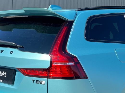 Volvo  V60 T8 R Recharge AWD Ultra Dark | Flash Green | Polestar Optimalisatie | Heico | Panoramadak | 20 in... ActivLease financial lease