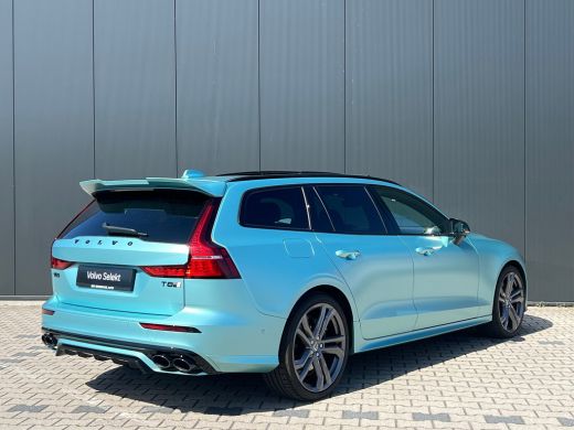 Volvo  V60 T8 R Recharge AWD Ultra Dark | Flash Green | Polestar Optimalisatie | Heico | Panoramadak | 20 in... ActivLease financial lease