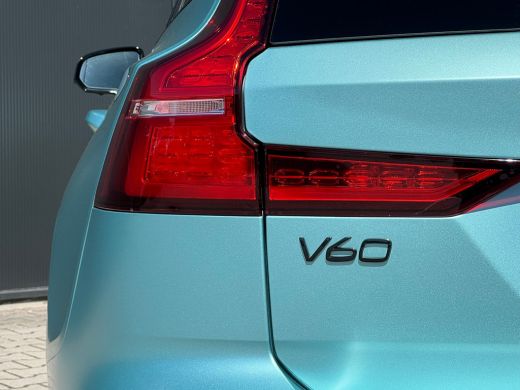 Volvo  V60 T8 R Recharge AWD Ultra Dark | Flash Green | Polestar Optimalisatie | Heico | Panoramadak | 20 in... ActivLease financial lease