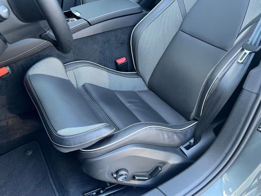 Volvo  V60 T8 R Recharge AWD Ultra Dark | Flash Green | Polestar Optimalisatie | Heico | Panoramadak | 20 in... ActivLease financial lease