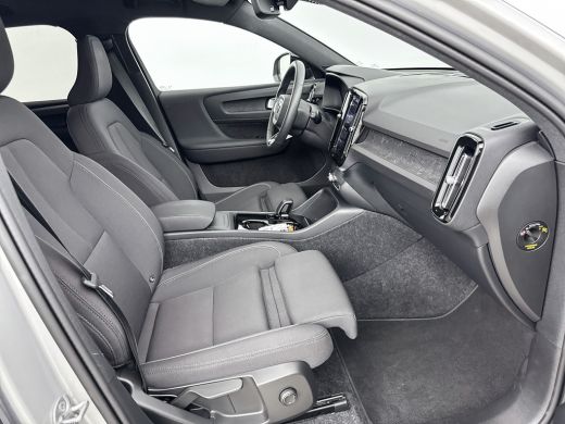 Volvo  XC40 Single Motor Extened Range Core 82 kWh | 19" Allseason | Black Pack | Parkeercamera | Carplay | P... ActivLease financial lease