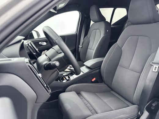 Volvo  XC40 Single Motor Extened Range Core 82 kWh | 19" Allseason | Black Pack | Parkeercamera | Carplay | P... ActivLease financial lease