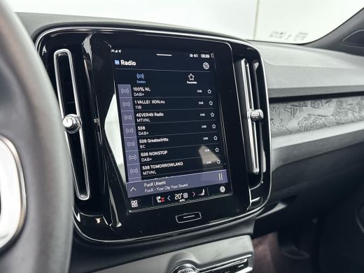 Volvo  XC40 Single Motor Extened Range Core 82 kWh | 19" Allseason | Black Pack | Parkeercamera | Carplay | P... ActivLease financial lease