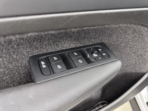 Volvo  XC40 Single Motor Extened Range Core 82 kWh | 19" Allseason | Black Pack | Parkeercamera | Carplay | P... ActivLease financial lease