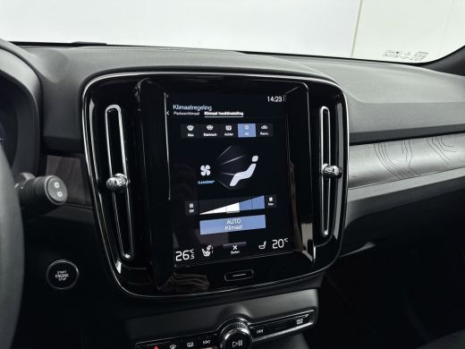 Volvo  XC40 T4 Recharge Plus Dark | 19" Allseason | Elektr. verst. Stoelen | Harman Kardon | Adaptieve Cruise... ActivLease financial lease