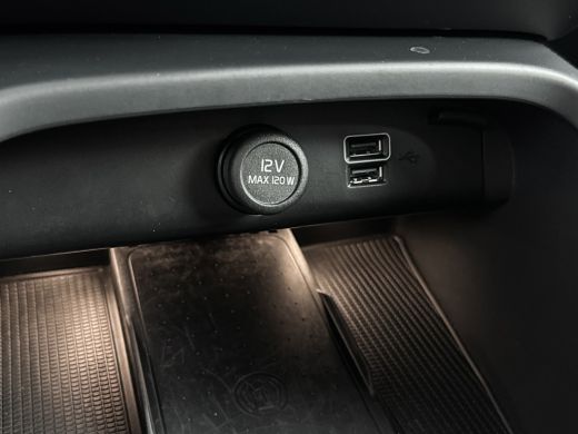 Volvo  XC40 T4 Recharge Plus Dark | 19" Allseason | Elektr. verst. Stoelen | Harman Kardon | Adaptieve Cruise... ActivLease financial lease